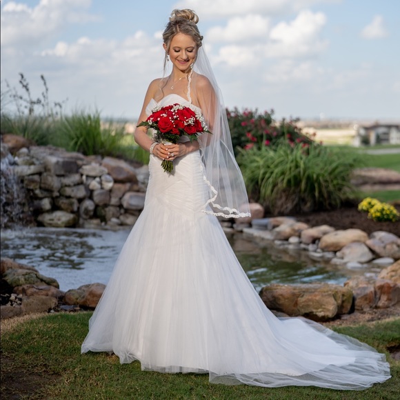 Wedding dress with the belt! - Picture 2 of 3
